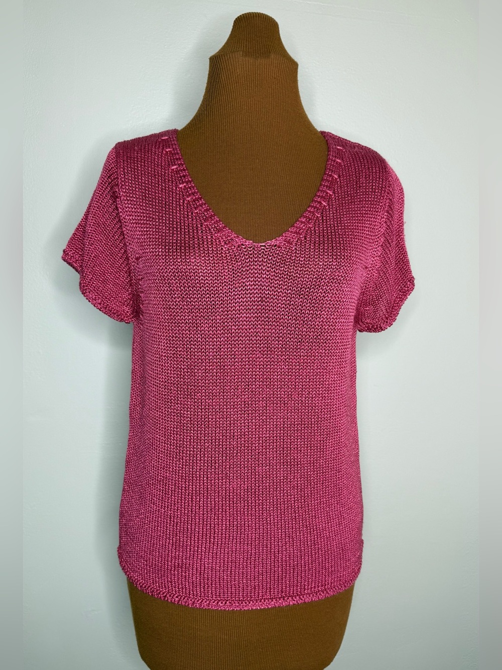 Worthington Silk Blend Raspberry V-Neck Short Sleeve Knit Top Size Medium